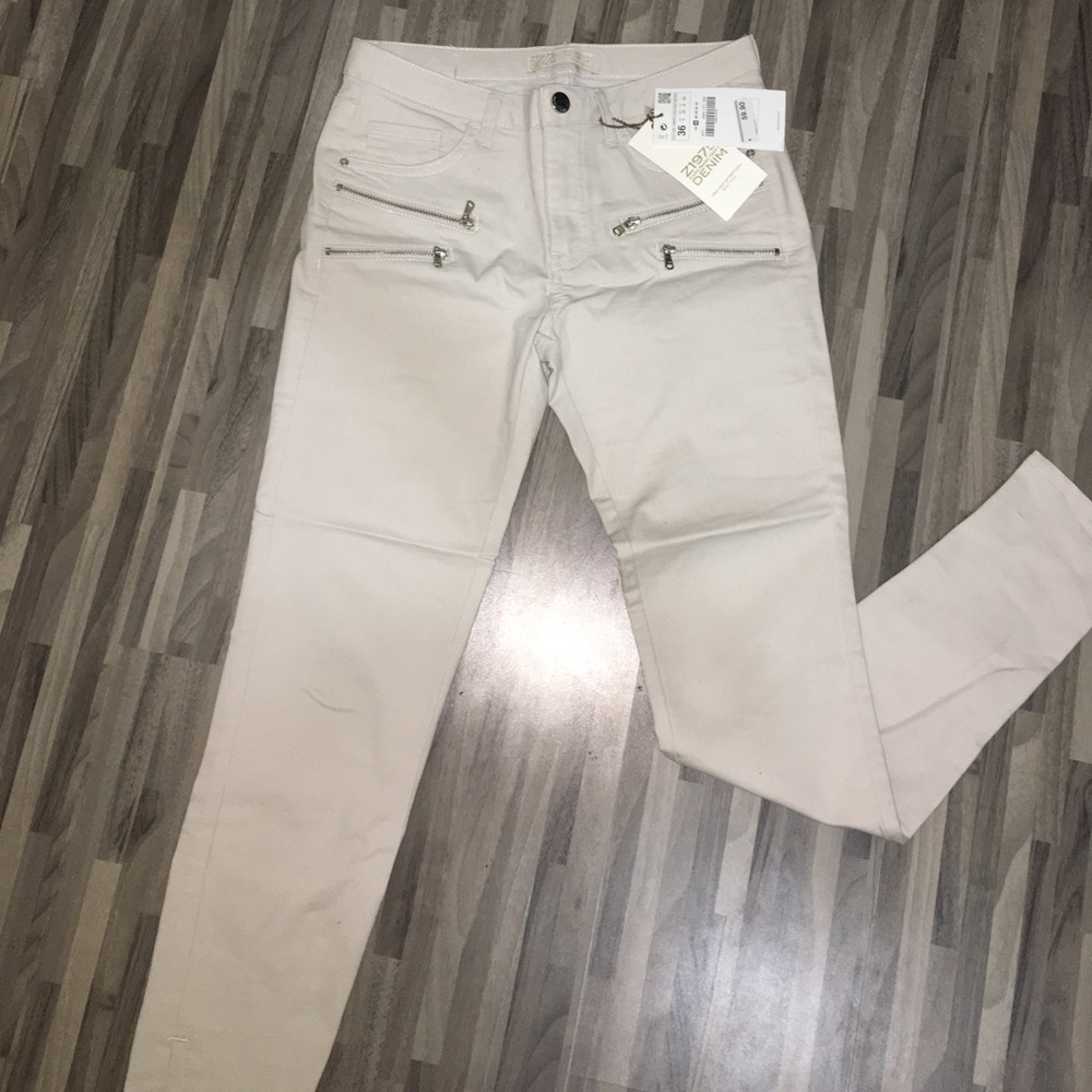 Zara Skinny Jeans in Light Cream with Zip Accents